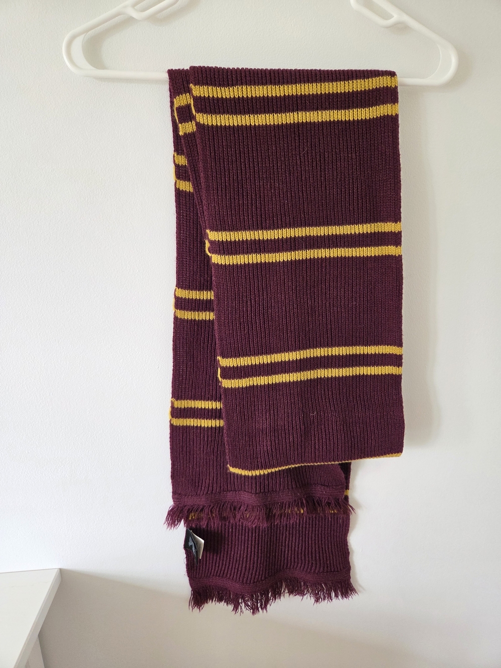 Universal Studios Harry Potter Gryffondor House Maroon Gold Knit Scarf